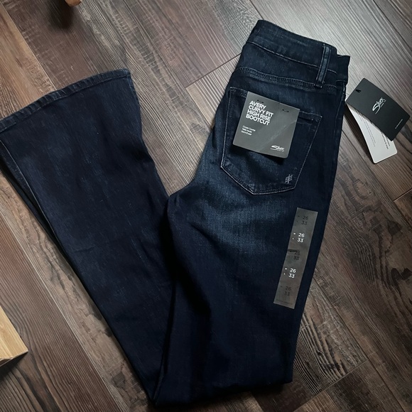 Silver Jeans Avery High Rise Bootcut Luxe Stretch Jeans - Picture 6 of 6